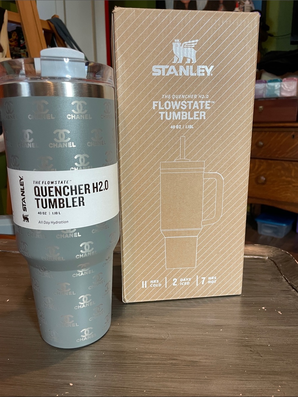 Stanley Gray Quencher H2.0 Tumbler with Subtle Logo Pattern